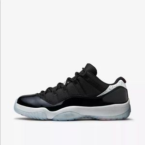 AIR JORDAN 11 RETRO LOW INFRARED SIZE 9  BRAND NEW